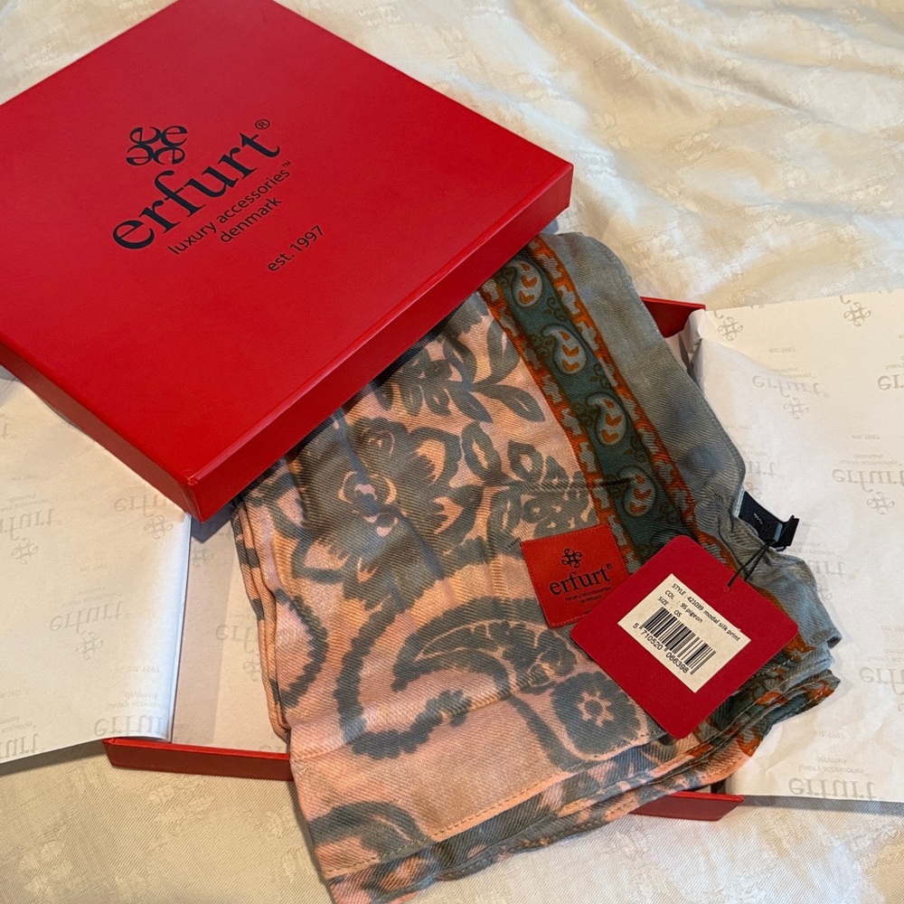 NIB: Erfurt modal silk print scarf